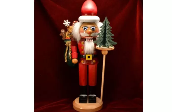 Simply Christmas Kris Kringle Nutcracker* Nutcrackers